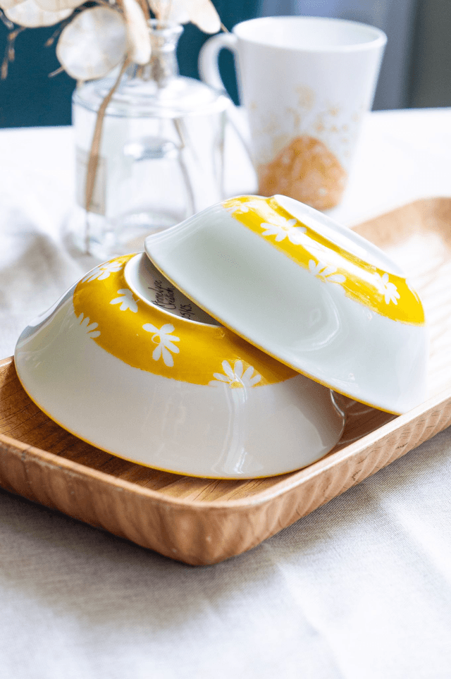 Duo de coupelles en porcelaine fine, motif marguerites peint à la main, décor estival et champêtre, pièces artisanales uniques