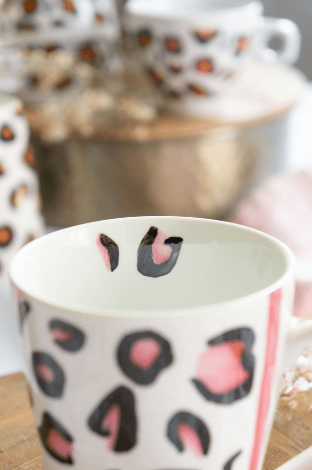 Mug en porcelaine "Graou" léopard chic, noir et fauve ou noir et rose saumon, décoré à la main, idée cadeau femme