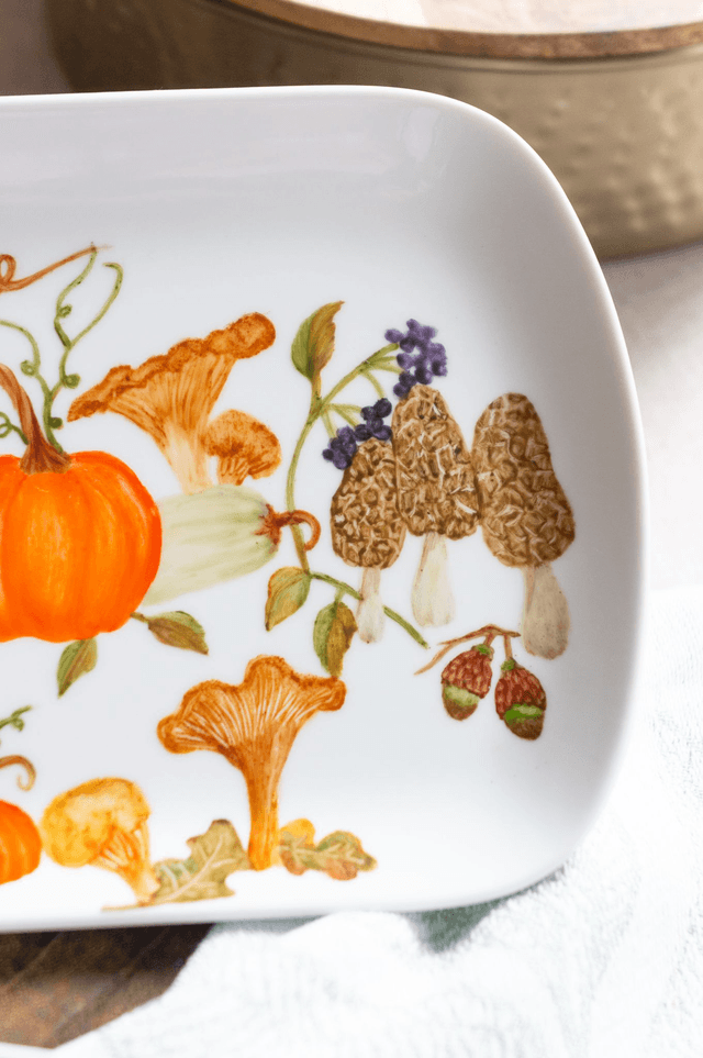 Plat à cake en porcelaine peint à la main,  Collection "Citrouilles d’Automne et compagnie "