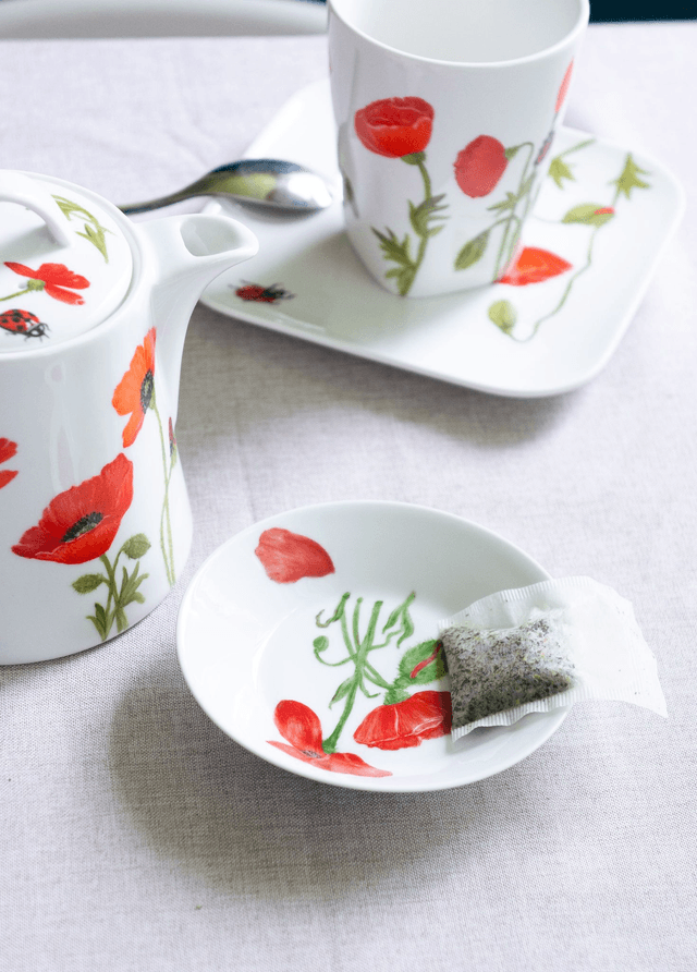 Repose-sachet de thé en porcelaine de Limoges, décorée à la main motif coquelicots, accessoire pour amateur de thé ou tisane