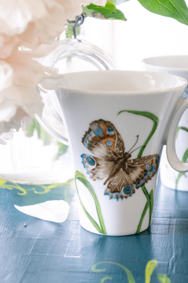 Mug en porcelaine fine, libellules et papillons, à personnaliser  