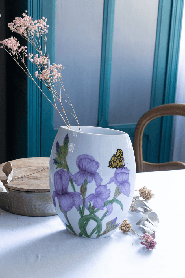 Grand vase en porcelaine de Limoges, forme moderne, objet de décoration élégance florale, création fait-main cadeau de mariage