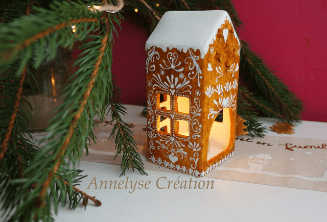 Photophore maison pain d'épices pour la décoration de Noël , en terre cuite, à personnaliser et décorée à la main