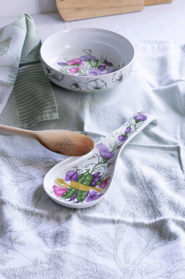 Repose-cuillère en porcelaine – Pois de senteur et haricots verts peints à la main – Décor floral champêtre, création unique