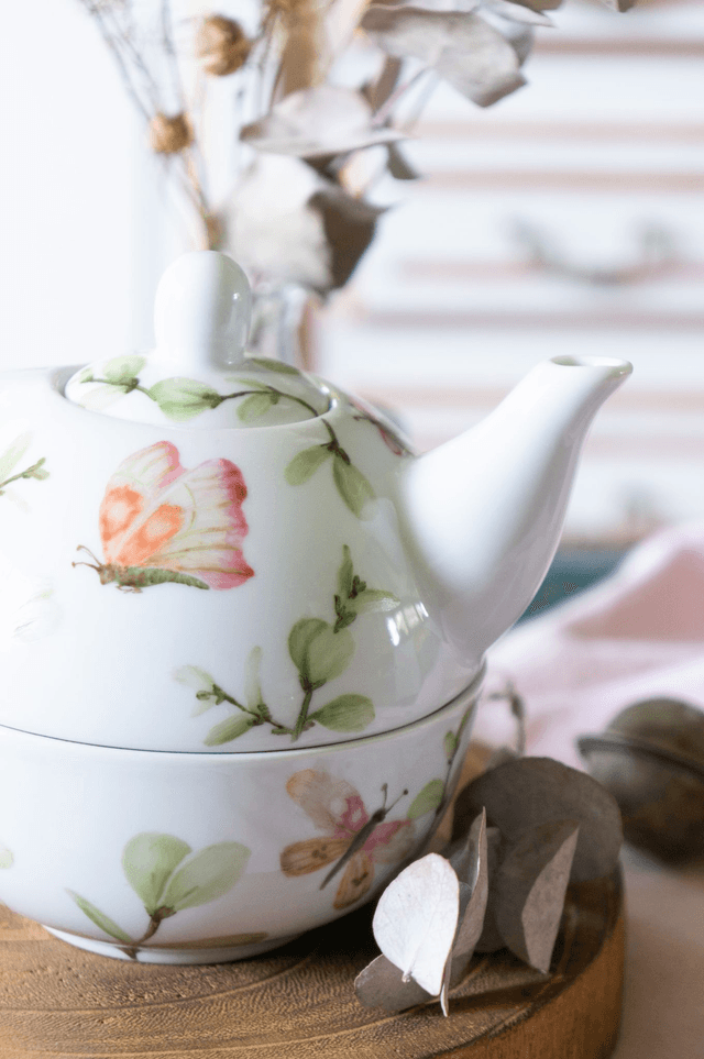 Théière égoïste en porcelaine fine, papillons et eucalyptus pastel, pièce unique peinte à la main, idée cadeau pour femme