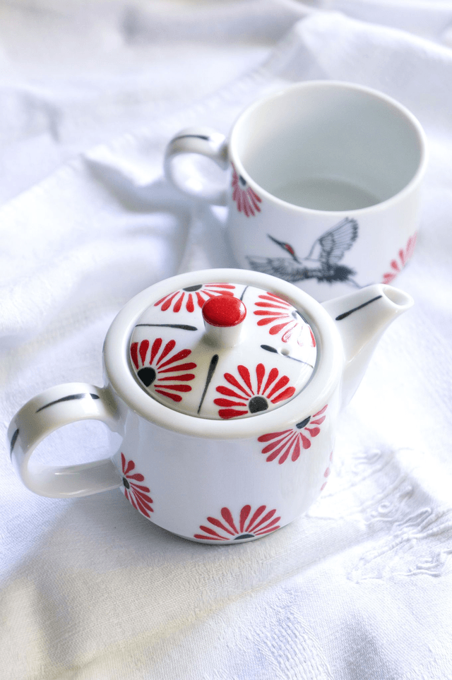 Théière Égoïste motif Japonisant rouge et noir avec grues et fleurs abstraites, décorée à la main , cadeau pour les amateurs de thé