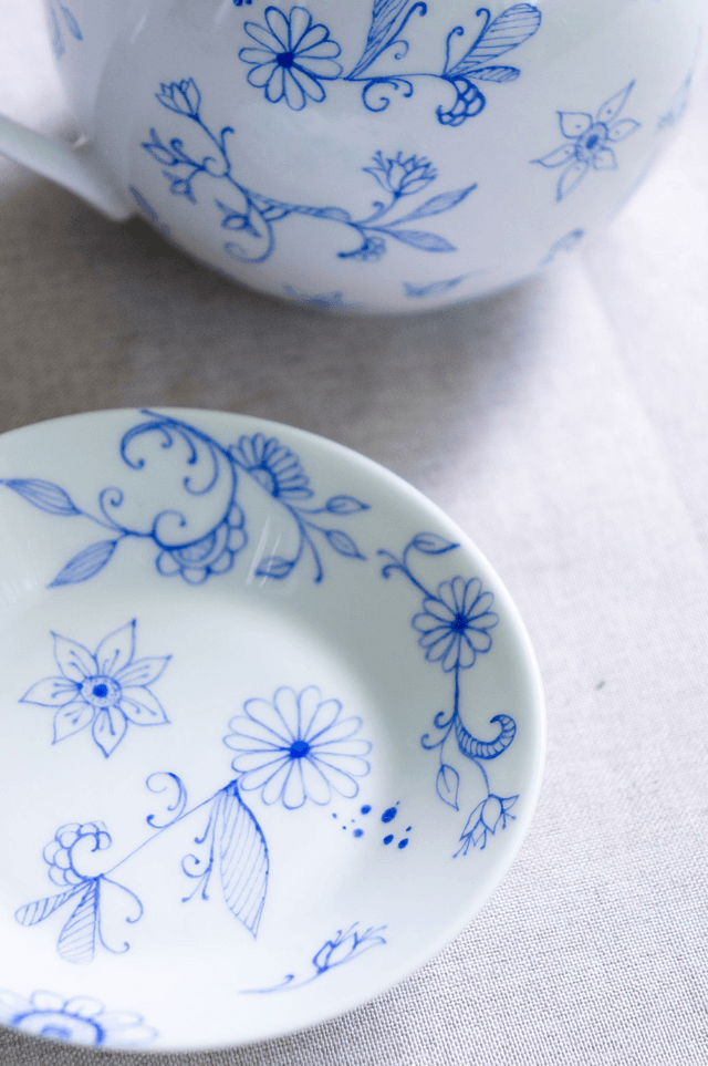 Théière égoïste en porcelaine peinte à la main, création unique pour une pause thé en solo, théière bleue idée cadeau personnalisable