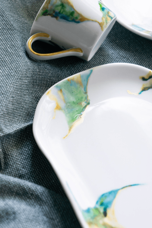 Plat à gâteaux raffiné en porcelaine vert émeraude, création artisanale, idée cadeau de mariage