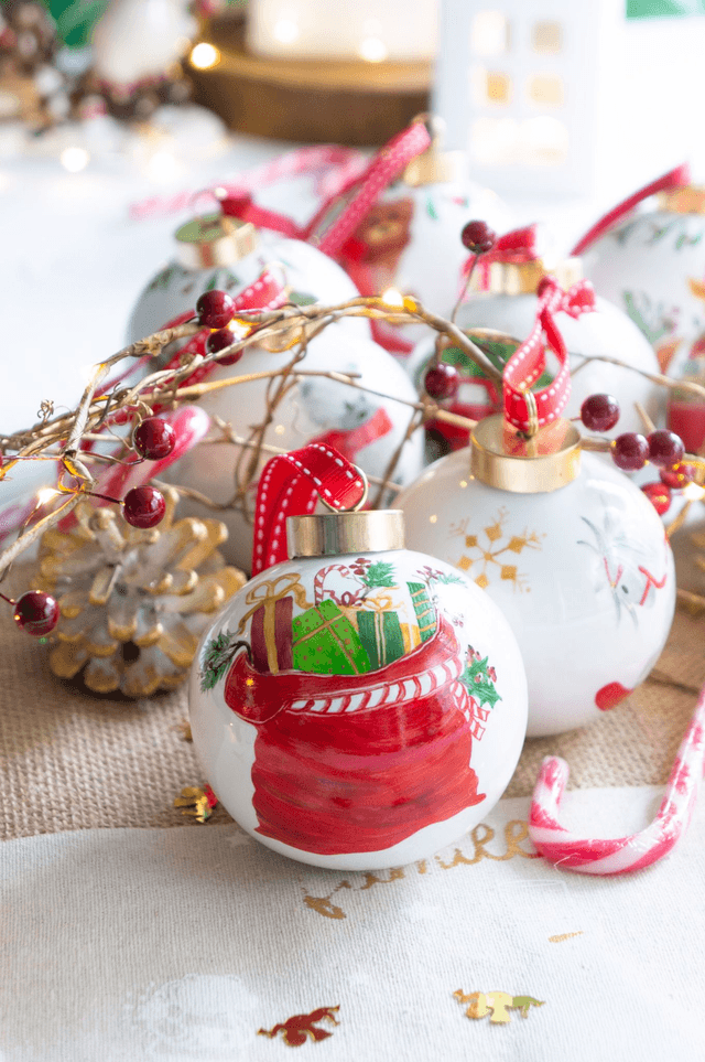 Boule Mon premier Noël en porcelaine à personnaliser, motif traditionnel unique 