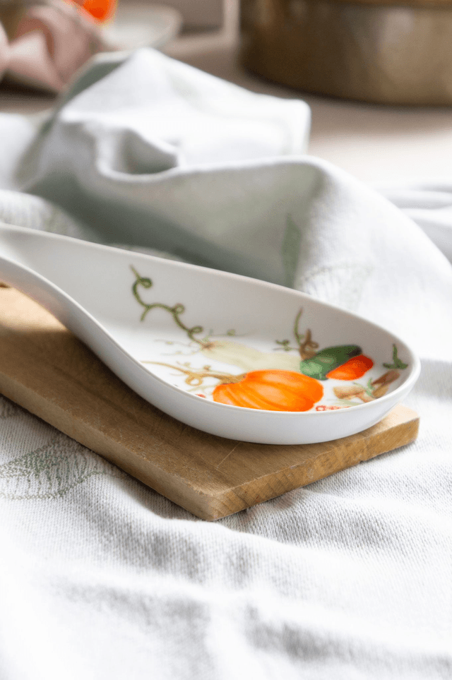 Repose-cuillère en porcelaine peint à la main, décor d'automne citrouilles et compagnies 