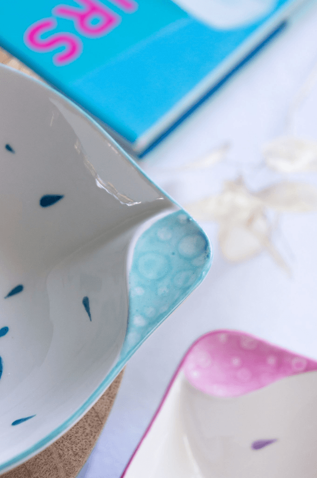 Coupelles en Porcelaine, en duo ou en solo, motifs abstraits bulles turquoise et framboise, plat apéritif ou vide poche à offrir