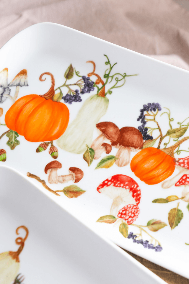 Plat à cake en porcelaine peint à la main,  Collection "Citrouilles d’Automne et compagnie "