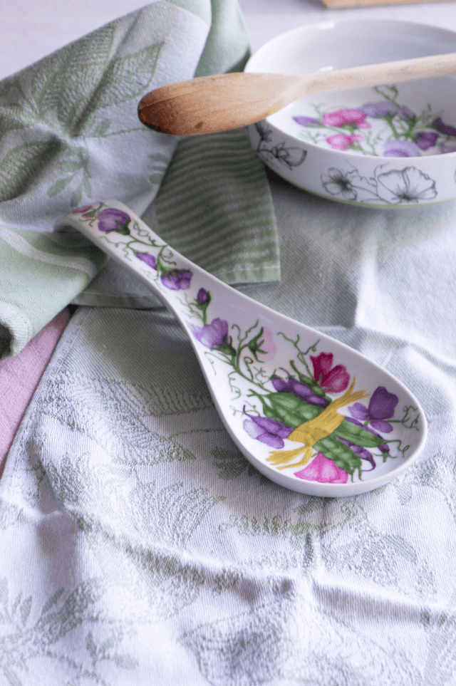 Repose-cuillère en porcelaine – Pois de senteur et haricots verts peints à la main – Décor floral champêtre, création unique