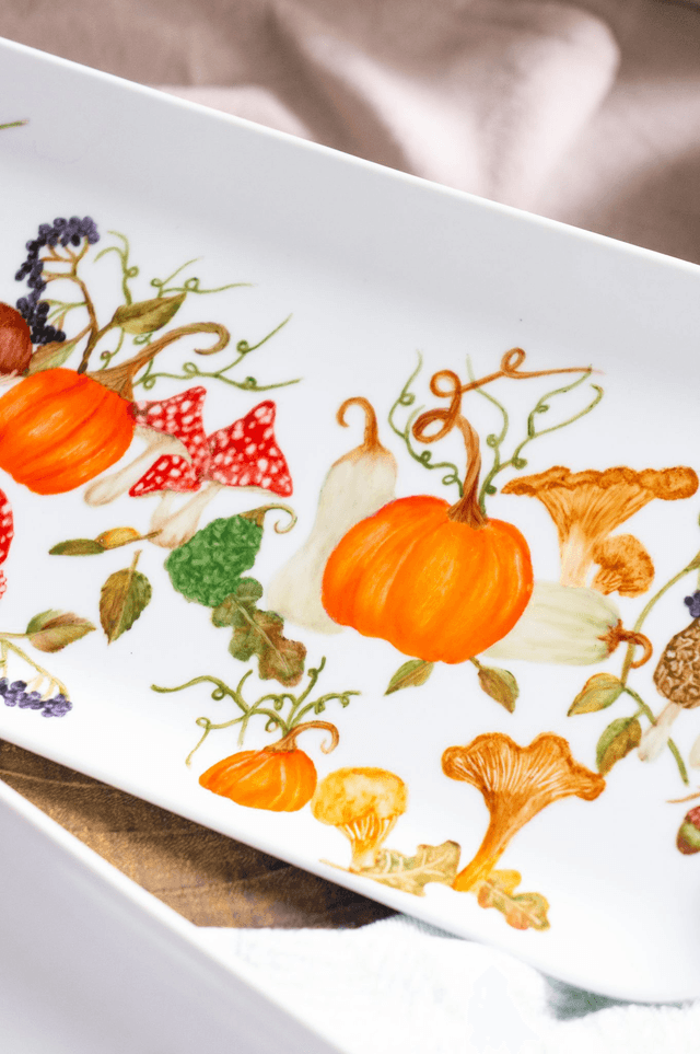 Plat à cake en porcelaine peint à la main,  Collection "Citrouilles d’Automne et compagnie "