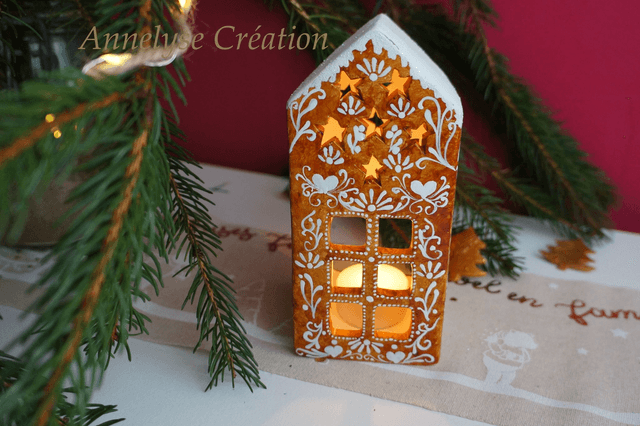 Photophore maison pain d'épices pour la décoration de Noël , en terre cuite, à personnaliser et décorée à la main