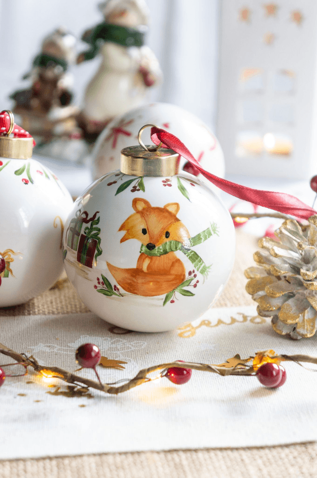 Boule mon premier Noël personnalisable en porcelaine, motif faon, renard à accrocher dans le sapin .