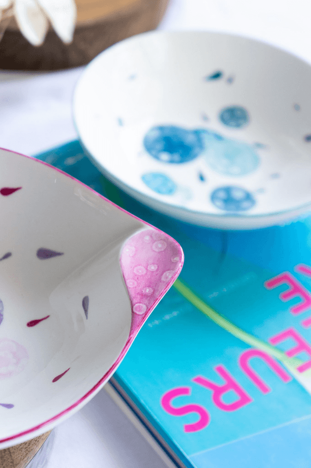 Coupelles en Porcelaine, en duo ou en solo, motifs abstraits bulles turquoise et framboise, plat apéritif ou vide poche à offrir