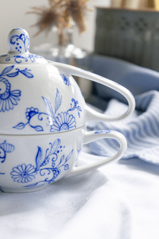 Théière égoïste en porcelaine peinte à la main, création unique pour une pause thé en solo, théière bleue idée cadeau personnalisable