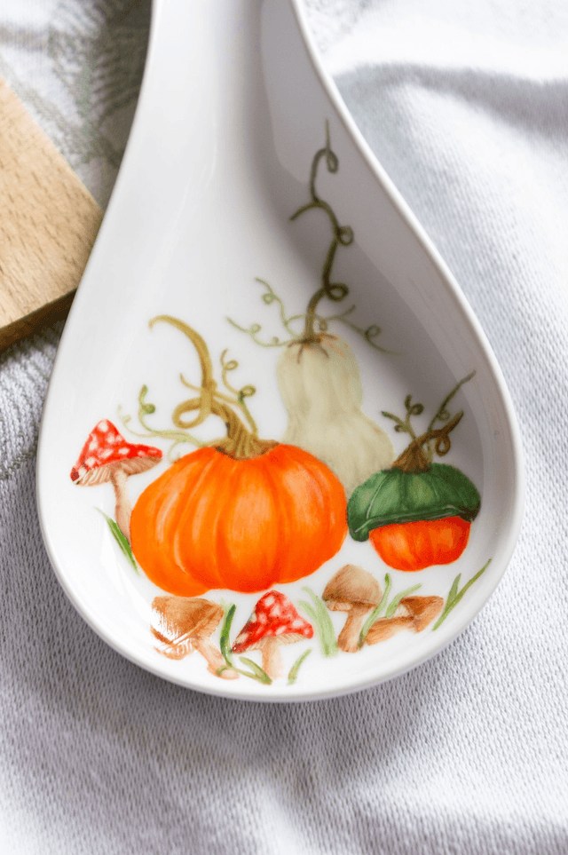 Repose-cuillère en porcelaine peint à la main, décor d'automne citrouilles et compagnies 
