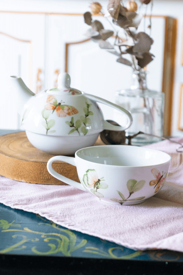 Théière égoïste en porcelaine fine, papillons et eucalyptus pastel, pièce unique peinte à la main, idée cadeau pour femme