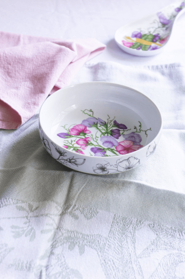 Coupelle en porcelaine fine peinte à la main – Motif pois de senteur – Vaisselle artisanale chic et multi-usages