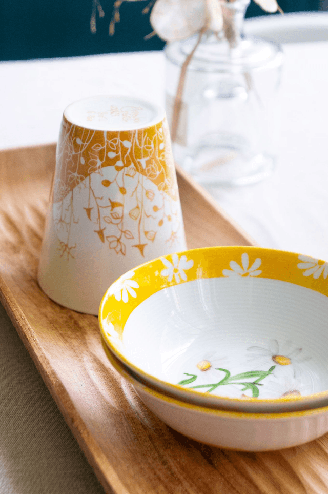 Duo de coupelles en porcelaine fine, motif marguerites peint à la main, décor estival et champêtre, pièces artisanales uniques