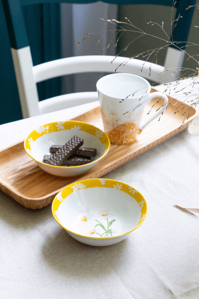 Duo de coupelles en porcelaine fine, motif marguerites peint à la main, décor estival et champêtre, pièces artisanales uniques