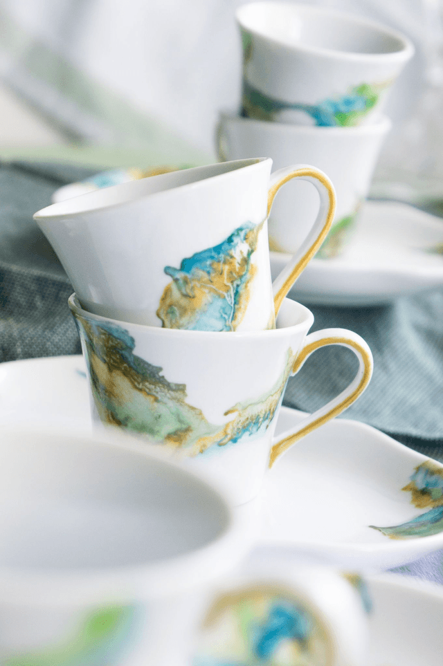 Service à café raffiné en porcelaine effet marbré vert émeraude, création artisanale unique 