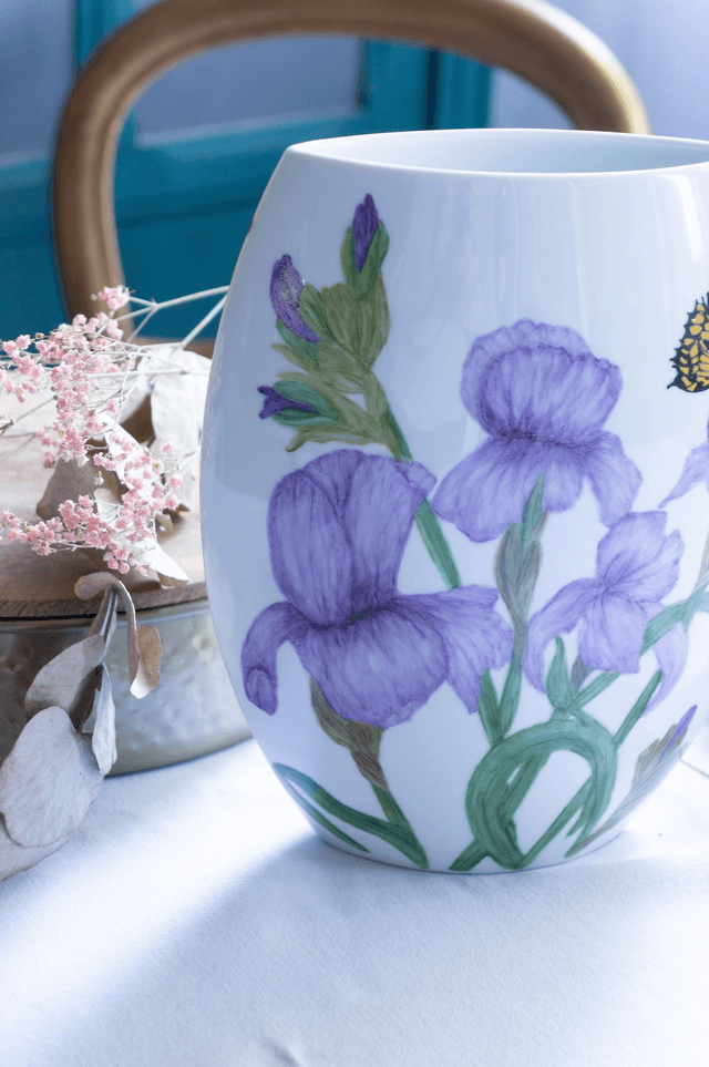 Grand vase en porcelaine de Limoges, forme moderne, objet de décoration élégance florale, création fait-main cadeau de mariage
