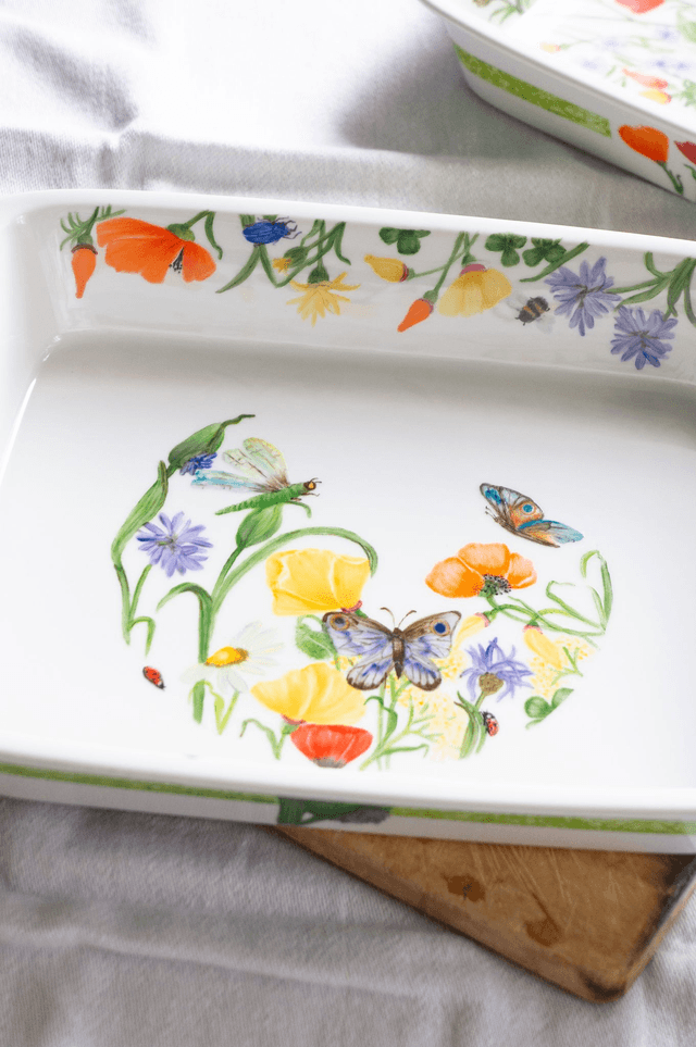 Plat à four en porcelaine peinte à la main, fleurs champêtres et insectes 