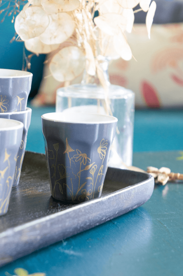 Service 4 tasses expresso en porcelaine grise, décor fleurs des champs or peint à la main, idée cadeau homme, vaisselle artisanale unique