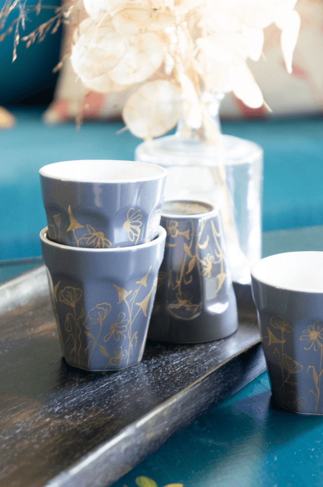 Service 4 tasses expresso en porcelaine grise, décor fleurs des champs or peint à la main, idée cadeau homme, vaisselle artisanale unique