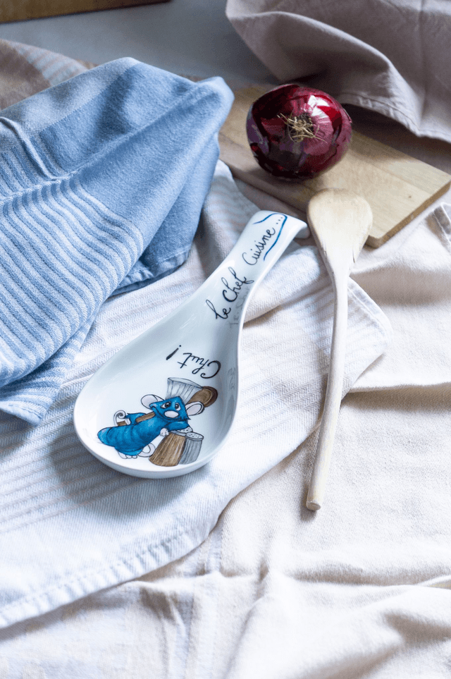 Repose-cuillère en céramique,  &quot;Chut le chef cuisine&quot;  Peint à la main, idée cadeau pour tous inspiration Ratatouille
